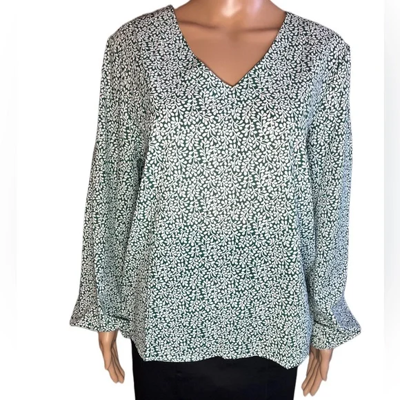 Green and White Floral Puff Sleeve Blouse Large - Picture 2 of 8
